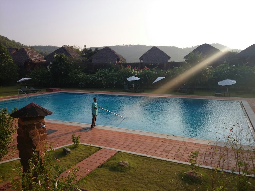 Tailored Service Plans for Every Pool Image
